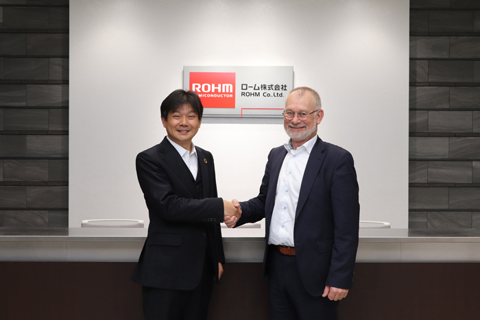 ROHM Co., Ltd. 常務執行董事 CFO 伊野和英（左），SEMIKRON-Danfoss CEO Claus A. Petersen（右）