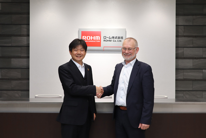 ROHM Co., Ltd. 常務執行董事 CFO 伊野和英(左),SEMIKRON-Danfoss CEO Claus A. Petersen(右)